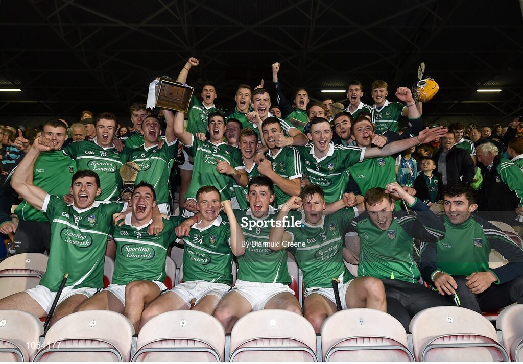 12 September 2015; Limerick players celebrate with the cup after victory over Wexford. Bord Gais Energy GAA Hurling All-Ireland U21 Championship Final, Limerick v Wexford, Semple Stadium, Thurles, Co. Tipperary. Picture credit: Diarmuid Greene / SPORTSFILE