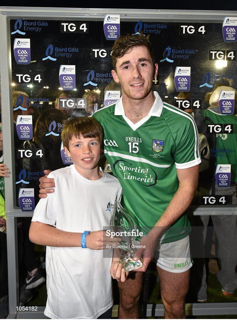 12 September 2015; Limerick's Barry Nash is presented with the Bord Gais Energy man of the match award by Oisín Kirwan, aged 12, from Kilmacud Crokes GAA club, who won a competition to present the award through the Bord Gais Energy Rewards club. Bord Gais Energy GAA Hurling All-Ireland U21 Championship Final, Limerick v Wexford, Semple Stadium, Thurles, Co. Tipperary. Picture credit: Diarmuid Greene / SPORTSFILE
