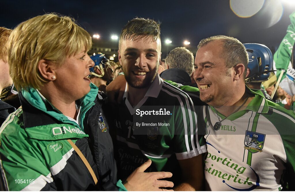 12 September 2015; Colin Ryan, centre, Limerick, celebrates with his mother Mary after the final whistle. Bord Gais Energy GAA Hurling All-Ireland U21 Championship Final, Limerick v Wexford, Semple Stadium, Thurles, Co. Tipperary. Picture credit: Brendan Moran / SPORTSFILE