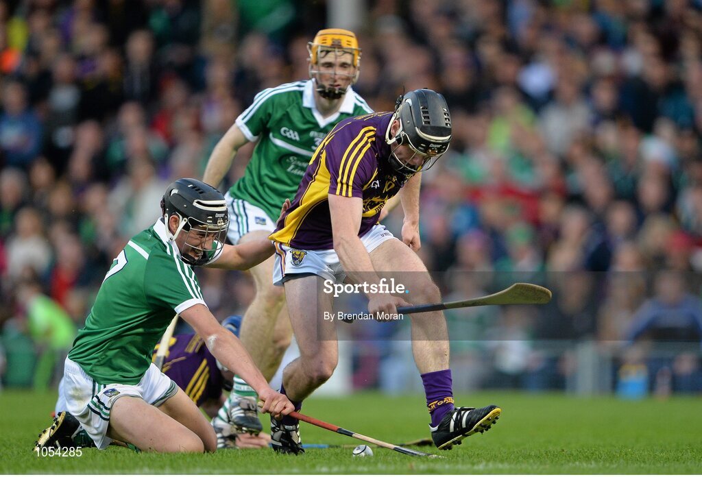12 September 2015; Andrew Kenny, Wexford, in action against Gearóid Hegarty, Limerick. Bord Gais Energy GAA Hurling All-Ireland U21 Championship Final, Limerick v Wexford, Semple Stadium, Thurles, Co. Tipperary. Picture credit: Brendan Moran / SPORTSFILE