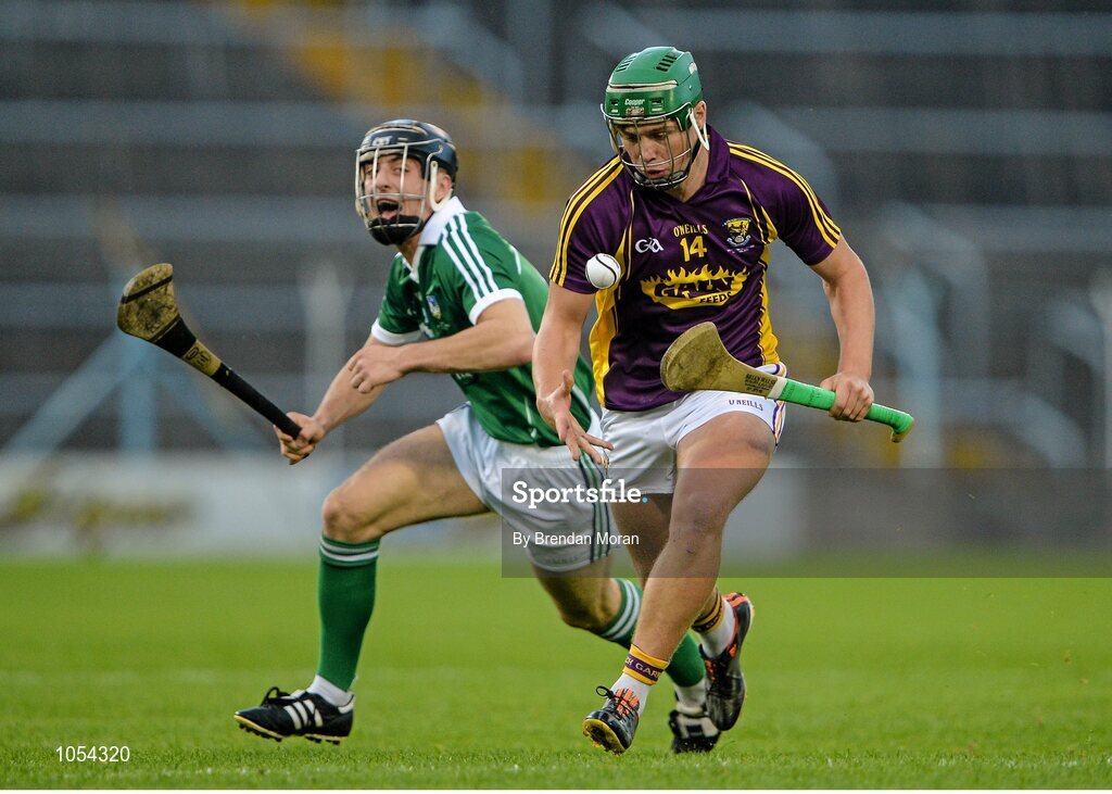 12 September 2015; Conor McDonald, Wexford, controls the sliotar ahead of Pat Ryan. Limerick. Bord Gais Energy GAA Hurling All-Ireland U21 Championship Final, Limerick v Wexford, Semple Stadium, Thurles, Co. Tipperary. Picture credit: Brendan Moran / SPORTSFILE