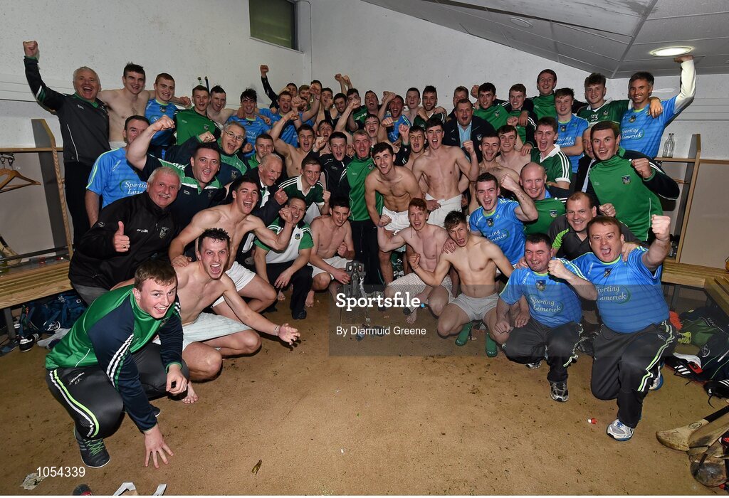 12 September 2015; The Limerick squad, management and backroom team celebrate with the trophy after victory over Wexford. Bord Gais Energy GAA Hurling All-Ireland U21 Championship Final, Limerick v Wexford, Semple Stadium, Thurles, Co. Tipperary. Picture credit: Diarmuid Greene / SPORTSFILE