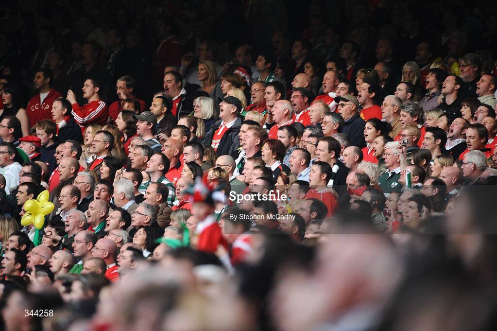 21 March 2009; A general view of supporters singing the Welsh National Anthem ahead of the game. RBS Six Nations Championship, Wales v Ireland, Millennium Stadium, Cardiff, Wales. Picture credit: Stephen McCarthy / SPORTSFILE
