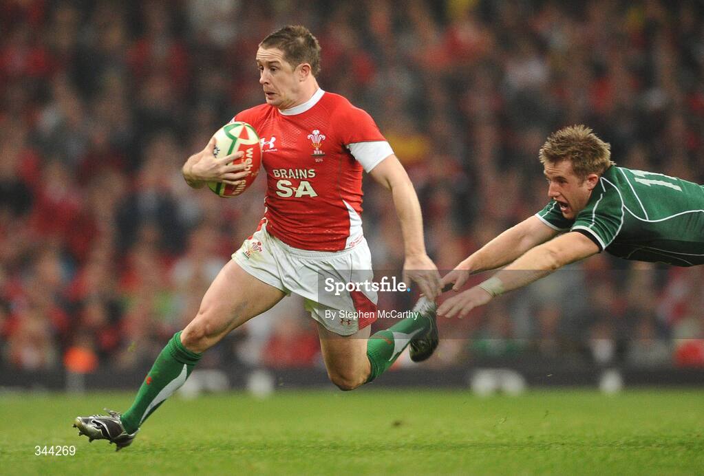 21 March 2009; Shane Williams, Wales, in action against Luke Fitzgerald, Ireland. RBS Six Nations Championship, Wales v Ireland, Millennium Stadium, Cardiff, Wales. Picture credit: Stephen McCarthy / SPORTSFILE