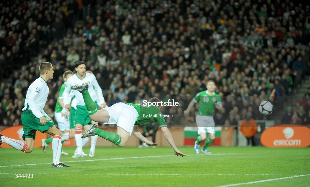 28 March 2009; Richard Dunne, Republic of Ireland, scores the opening goal of the game against Bulgaria. 2010 FIFA World Cup Qualifier, Republic of Ireland v Bulgaria, Croke Park, Dublin. Picture credit: Matt Browne / SPORTSFILE