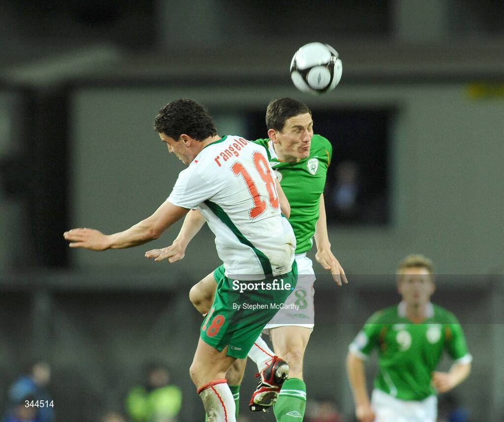 28 March 2009; Keith Andrews, Republic of Ireland, in action against Dimitar Rangelov, Bulgaria. 2010 FIFA World Cup Qualifier, Republic of Ireland v Bulgaria, Croke Park, Dublin. Picture credit: Stephen McCarthy / SPORTSFILE