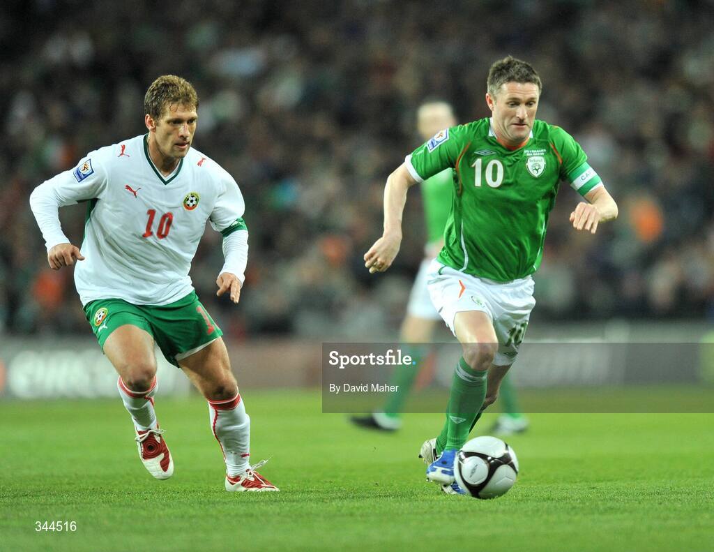 28 March 2009; Robbie Keane, Republic of Ireland, in action against Stiliyan Petrov, Bulgaria. 2010 FIFA World Cup Qualifier, Republic of Ireland v Bulgaria, Croke Park, Dublin. Picture credit: David Maher / SPORTSFILE