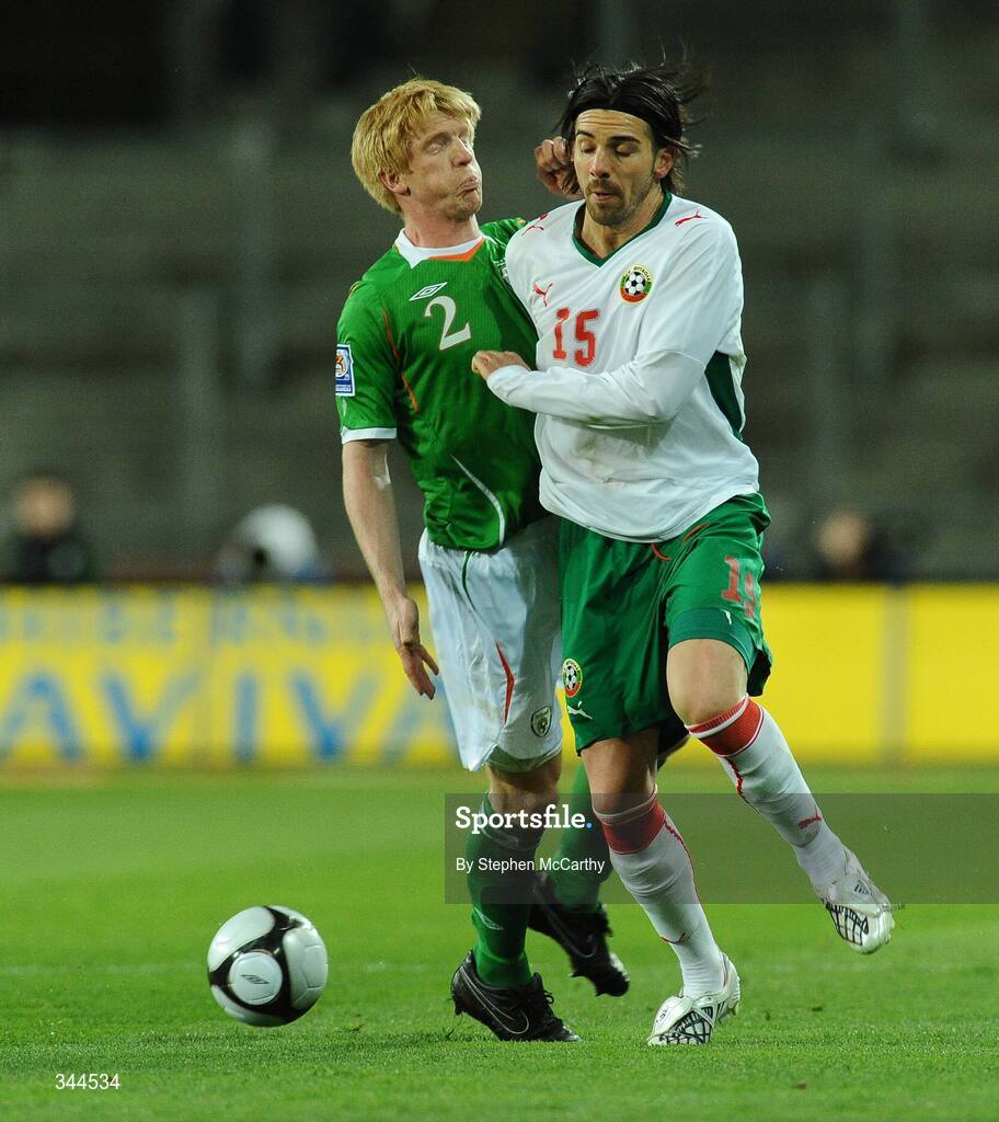 28 March 2009; Blagoy Georgiev, Bulgaria, in action against Paul McShane, Republic of Ireland. 2010 FIFA World Cup Qualifier, Republic of Ireland v Bulgaria, Croke Park, Dublin. Picture credit: Stephen McCarthy / SPORTSFILE