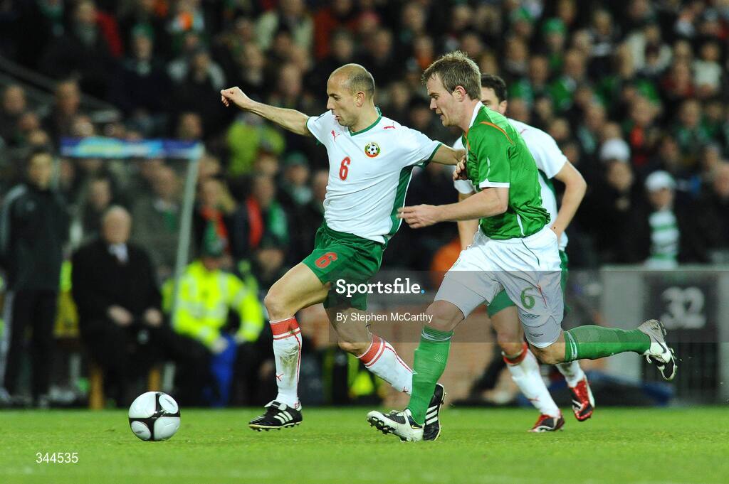 28 March 2009; Stanislav Angelov, Bulgaria, in action against Glenn Whelan, Republic of Ireland. 2010 FIFA World Cup Qualifier, Republic of Ireland v Bulgaria, Croke Park, Dublin. Picture credit: Stephen McCarthy / SPORTSFILE