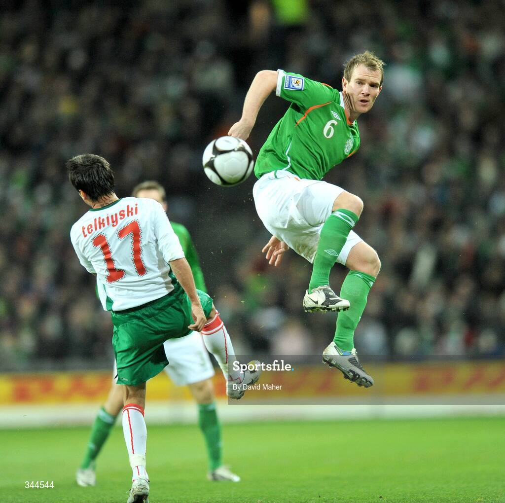 28 March 2009; Glenn Whelan, Republic of Ireland, in action against Dimitar Telkiyski, Bulgaria. 2010 FIFA World Cup Qualifier, Republic of Ireland v Bulgaria, Croke Park, Dublin. Picture credit: David Maher / SPORTSFILE