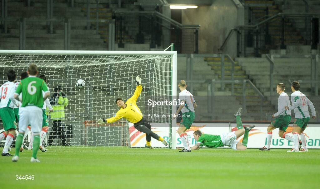 28 March 2009; Richard Dunne, Republic of Ireland, heads his side's opening goal. 2010 FIFA World Cup Qualifier, Republic of Ireland v Bulgaria, Croke Park, Dublin. Picture credit: Daire Brennan / SPORTSFILE
