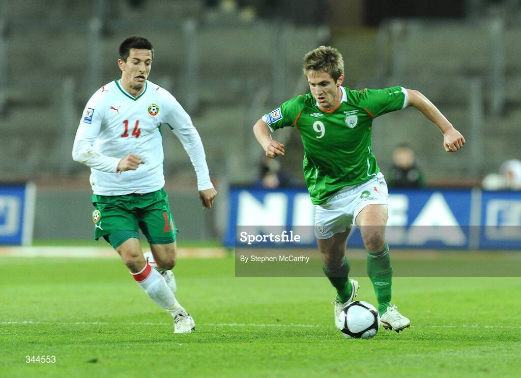 28 March 2009; Kevin Doyle, Republic of Ireland, in action against Stanislav Manolev, Bulgaria. 2010 FIFA World Cup Qualifier, Republic of Ireland v Bulgaria, Croke Park, Dublin. Picture credit: Stephen McCarthy / SPORTSFILE