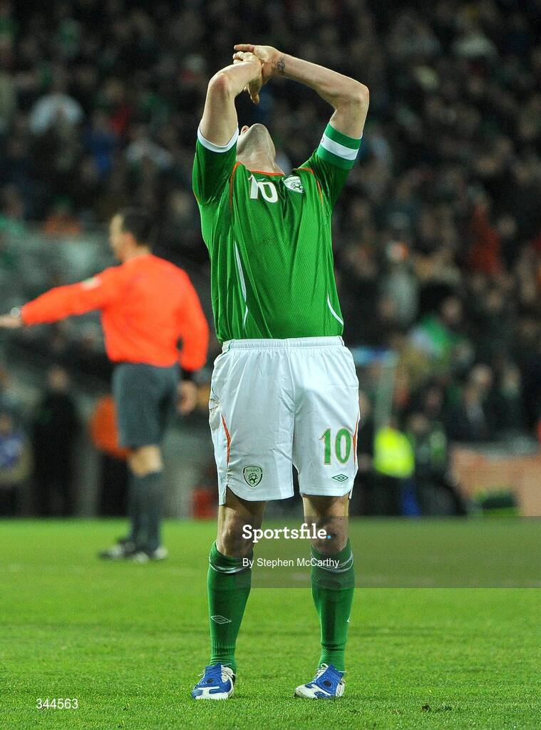 28 March 2009; A dejected Robbie Keane, Republic of Ireland, towards the end of the game. 2010 FIFA World Cup Qualifier, Republic of Ireland v Bulgaria, Croke Park, Dublin. Picture credit: Stephen McCarthy / SPORTSFILE