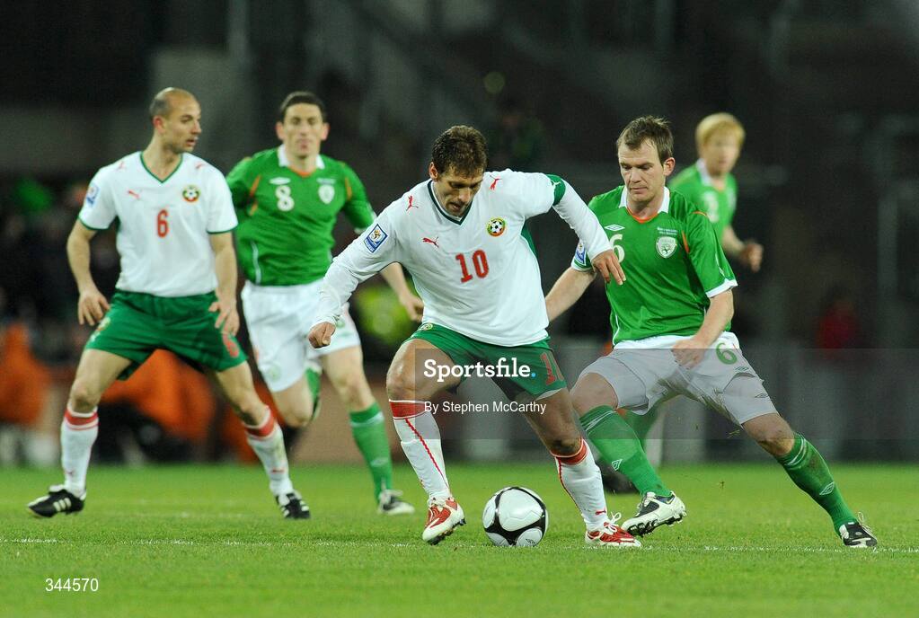 28 March 2009; Stilyan Petrov, Bulgaria, in action against Glenn Whelan, Republic of Ireland. 2010 FIFA World Cup Qualifier, Republic of Ireland v Bulgaria, Croke Park, Dublin. Picture credit: Stephen McCarthy / SPORTSFILE