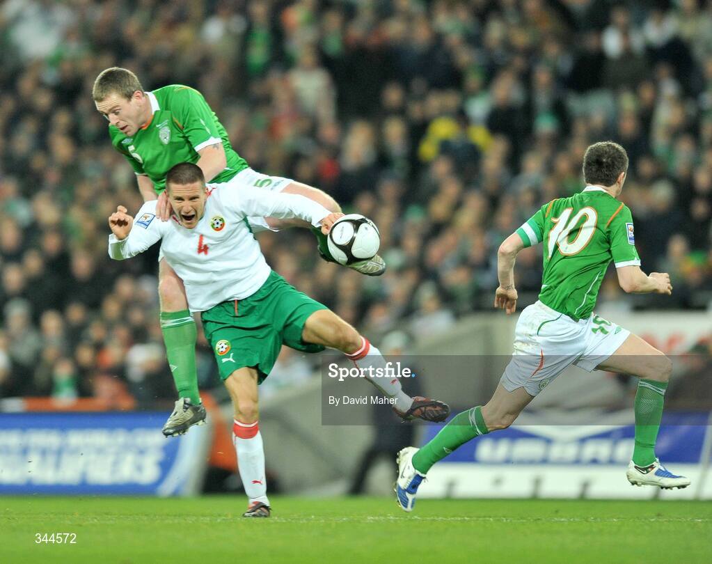 28 March 2009; Richard Dunne, Republic of Ireland, in action against Igor Tomasic, Bulgaria. 2010 FIFA World Cup Qualifier, Republic of Ireland v Bulgaria, Croke Park, Dublin. Picture credit: David Maher / SPORTSFILE