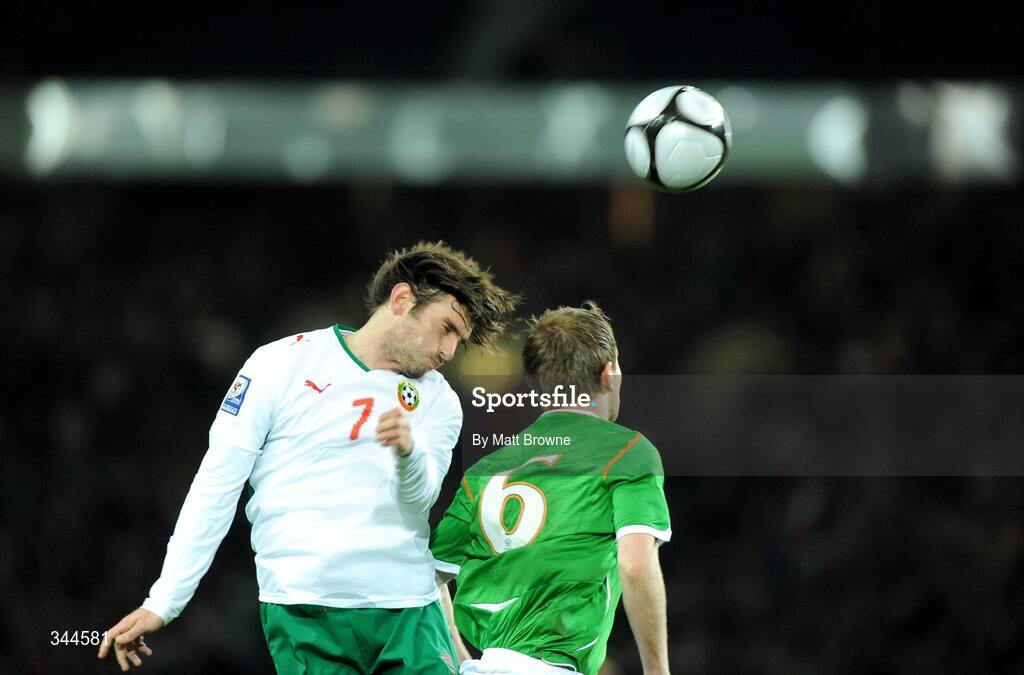 28 March 2009; Velizar Dimitrov, Bulgaria, in action against Glenn Whelan, Republic of Ireland. 2010 FIFA World Cup Qualifier, Republic of Ireland v Bulgaria, Croke Park, Dublin. Picture credit: Matt Browne / SPORTSFILE