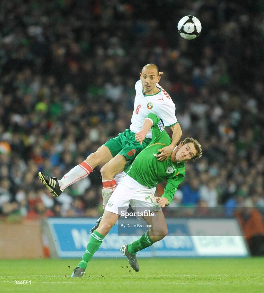 28 March 2009; Aiden McGeady, Republic of Ireland, in action against Stanislav Angelov, Bulgaria. 2010 FIFA World Cup Qualifier, Republic of Ireland v Bulgaria, Croke Park, Dublin. Picture credit: Daire Brennan / SPORTSFILE