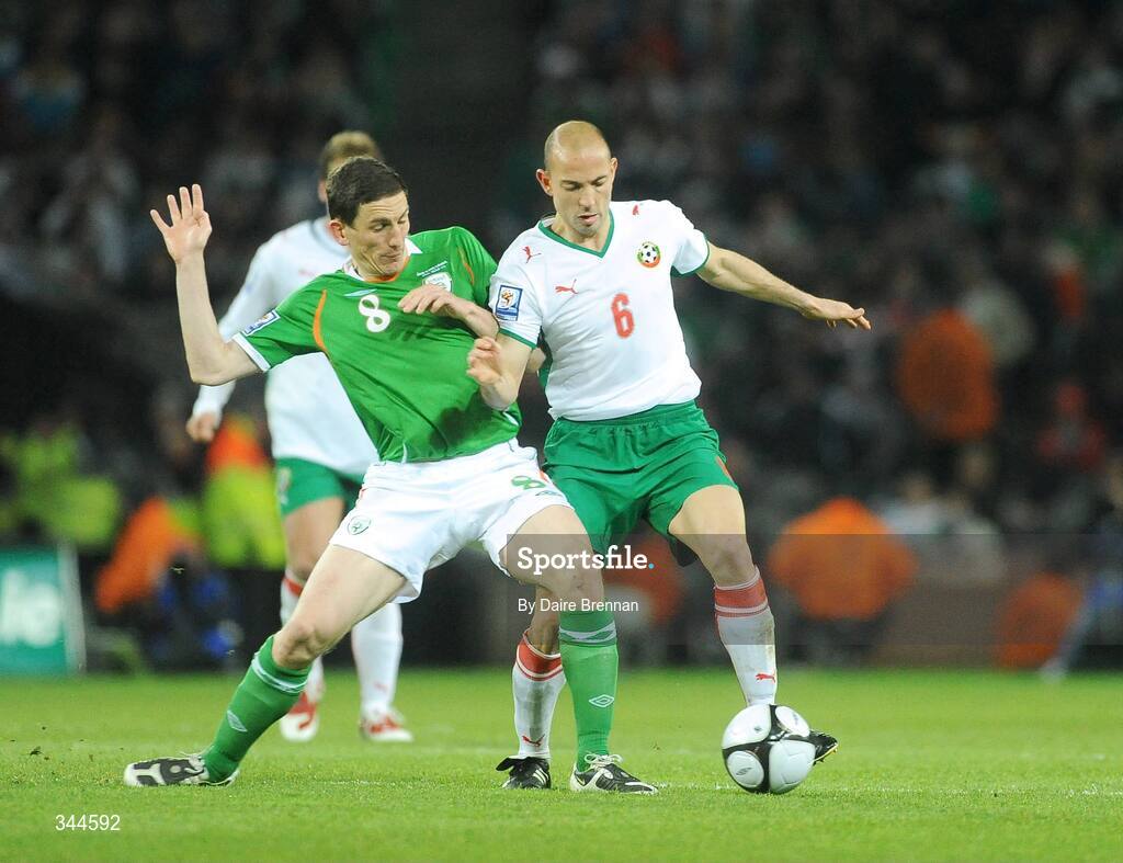 28 March 2009; Keith Andrews, Republic of Ireland, in action against Stanislav Angelov, Bulgaria. 2010 FIFA World Cup Qualifier, Republic of Ireland v Bulgaria, Croke Park, Dublin. Picture credit: Daire Brennan / SPORTSFILE