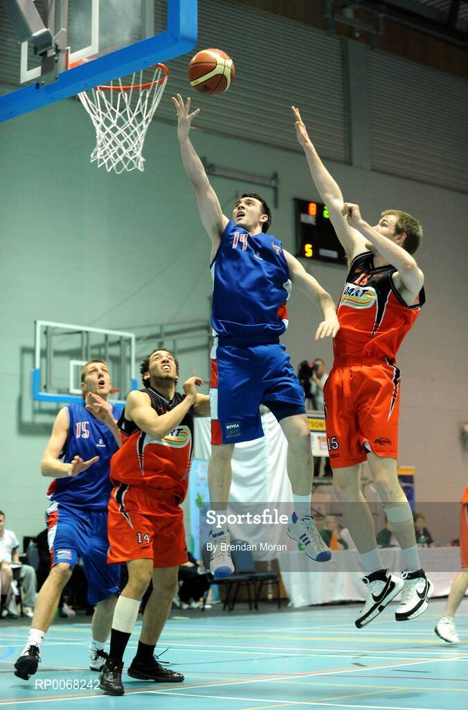 28 March 2009; Niall Murphy, UCC Demons, in action against Jim Grabowski, DART Killester. Nivea For Men’s Superleague Final, DART Killester v UCC Demons, Aura Complex, Letterkenny, Co. Donegal. Picture credit: Brendan Moran / SPORTSFILE