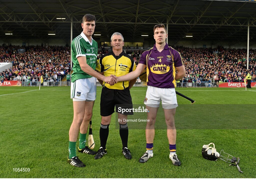 12 September 2015; Limerick captain Diarmaid Byrnes and Wexford captain Eoin Conroy exchange a handshake in the company of referee Johnny Ryan before the game. Bord Gais Energy GAA Hurling All-Ireland U21 Championship Final, Limerick v Wexford, Semple Stadium, Thurles, Co. Tipperary. Picture credit: Diarmuid Greene / SPORTSFILE