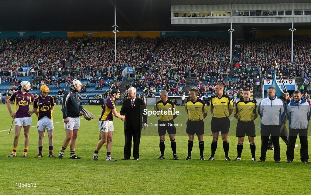 12 September 2015; Wexford captain Eoin Conroy exchanges a handshake with Uachtarán Chumann Lúthchleas Gael Aogán Ó Fearghail during the respect handshake before the game. Bord Gais Energy GAA Hurling All-Ireland U21 Championship Final, Limerick v Wexford, Semple Stadium, Thurles, Co. Tipperary. Picture credit: Diarmuid Greene / SPORTSFILE