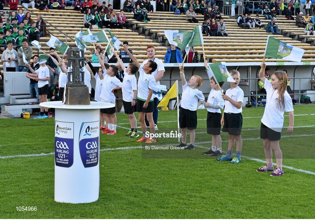 12 September 2015; A general view of The Cross of Cashel cup and Bord Gais Energy flagbearers before the game. Bord Gais Energy GAA Hurling All-Ireland U21 Championship Final, Limerick v Wexford, Semple Stadium, Thurles, Co. Tipperary. Picture credit: Diarmuid Greene / SPORTSFILE