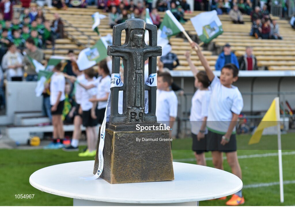 12 September 2015; A general view of The Cross of Cashel cup and Bord Gais Energy flagbearers before the game. Bord Gais Energy GAA Hurling All-Ireland U21 Championship Final, Limerick v Wexford, Semple Stadium, Thurles, Co. Tipperary. Picture credit: Diarmuid Greene / SPORTSFILE