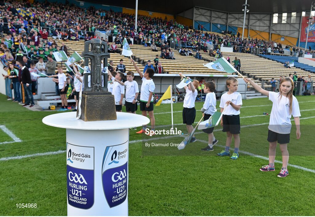 12 September 2015; A general view of The Cross of Cashel cup and Bord Gais Energy flagbearers before the game. Bord Gais Energy GAA Hurling All-Ireland U21 Championship Final, Limerick v Wexford, Semple Stadium, Thurles, Co. Tipperary. Picture credit: Diarmuid Greene / SPORTSFILE