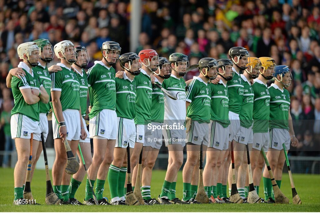 12 September 2015; The Limerick team stand together during the playing of the national anthem before the game. Bord Gais Energy GAA Hurling All-Ireland U21 Championship Final, Limerick v Wexford, Semple Stadium, Thurles, Co. Tipperary. Picture credit: Diarmuid Greene / SPORTSFILE