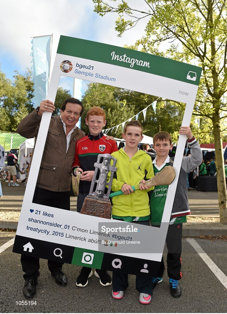 12 September 2015; Limerick supporters get an 'instagram' photograph with Marty Morrissey in the Bord Gais Energy fanzone before the game. Bord Gais Energy GAA Hurling All-Ireland U21 Championship Final, Limerick v Wexford, Semple Stadium, Thurles, Co. Tipperary. Picture credit: Diarmuid Greene / SPORTSFILE
