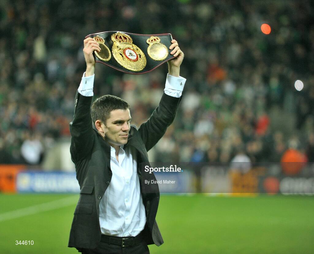 28 March 2009; Bernard Dunne shows his WBA World Super Bantamweight title belt during half time. 2010 FIFA World Cup Qualifier, Republic of Ireland v Bulgaria, Croke Park, Dublin. Picture credit: David Maher / SPORTSFILE