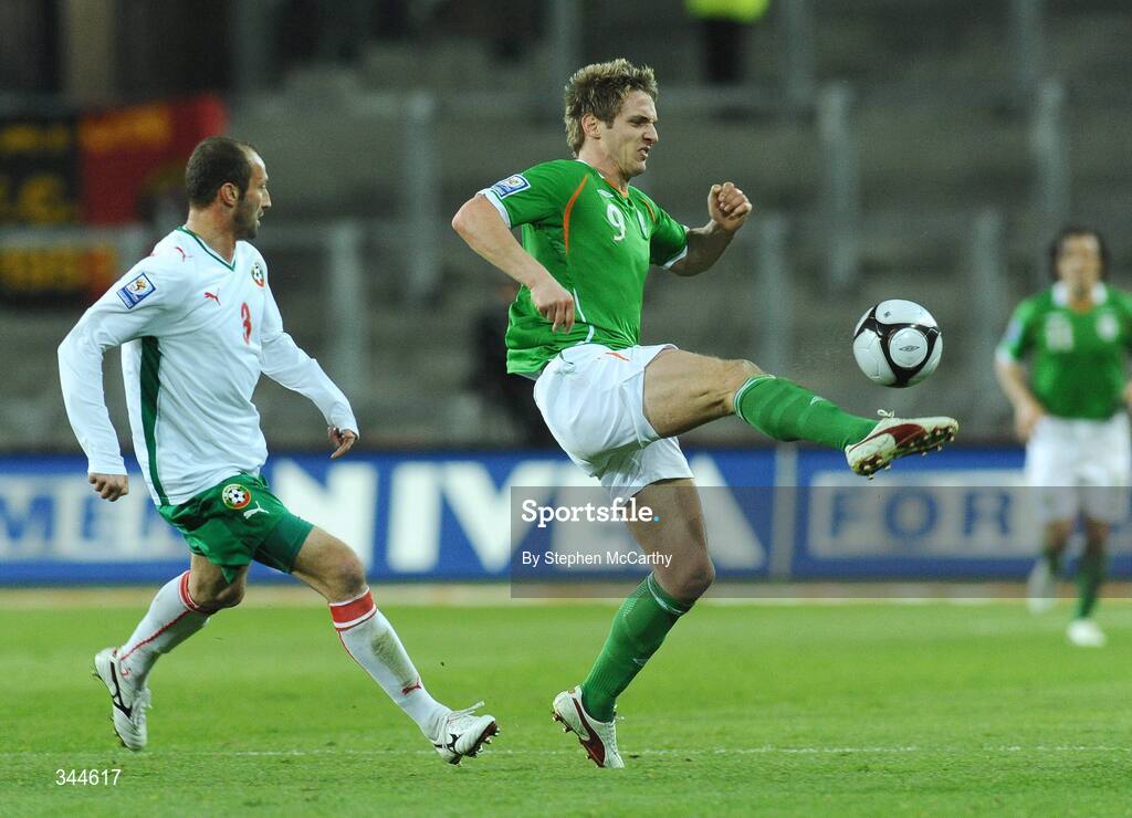 28 March 2009; Kevin Doyle, Republic of Ireland, in action against Iliyan Stoyanov, Bulgaria. 2010 FIFA World Cup Qualifier, Republic of Ireland v Bulgaria, Croke Park, Dublin. Picture credit: Stephen McCarthy / SPORTSFILE