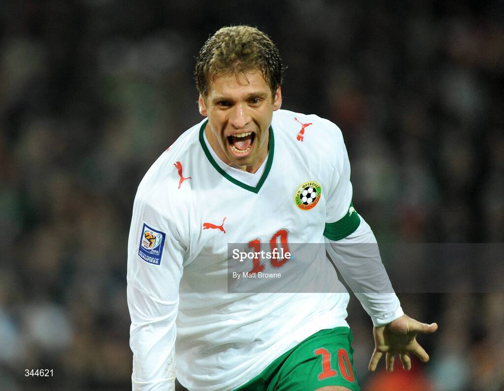 28 March 2009; Stiliyan Petrov, Bulgaria, celebrates scoring the equliser against the Republic of Ireland. 2010 FIFA World Cup Qualifier, Republic of Ireland v Bulgaria, Croke Park, Dublin. Picture credit: Matt Browne / SPORTSFILE