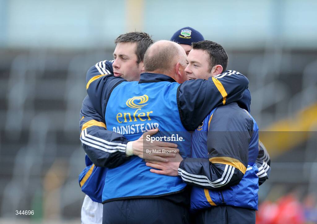 29 March 2009; Tipperary manager John Evans is congratulated by his players Niall Fitzgerald, left, and Sean Carey after the win against Louth. Allianz GAA NFL Division 3, Round 6, Tipperary v Louth, Semple Stadium, Thurles, Co. Tipperary. Picture credit: Matt Browne / SPORTSFILE