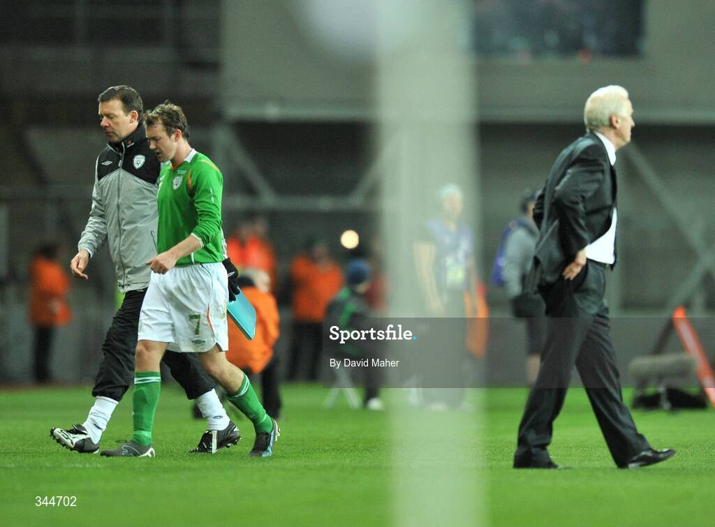 28 March 2009; Aiden McGeady, Republic of Ireland, is subsituted during the closing stages of the game. 2010 FIFA World Cup Qualifier, Republic of Ireland v Bulgaria, Croke Park, Dublin. Picture credit: David Maher / SPORTSFILE