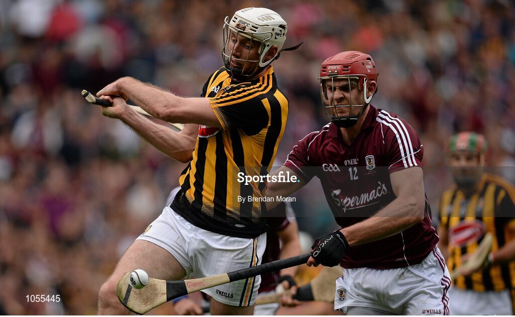 6 September 2015; Michael Fennelly, Kilkenny, is hooked by Jonathan Glynn, Galway. GAA Hurling All-Ireland Senior Championship Final, Kilkenny v Galway, Croke Park, Dublin. Picture credit: Brendan Moran / SPORTSFILE