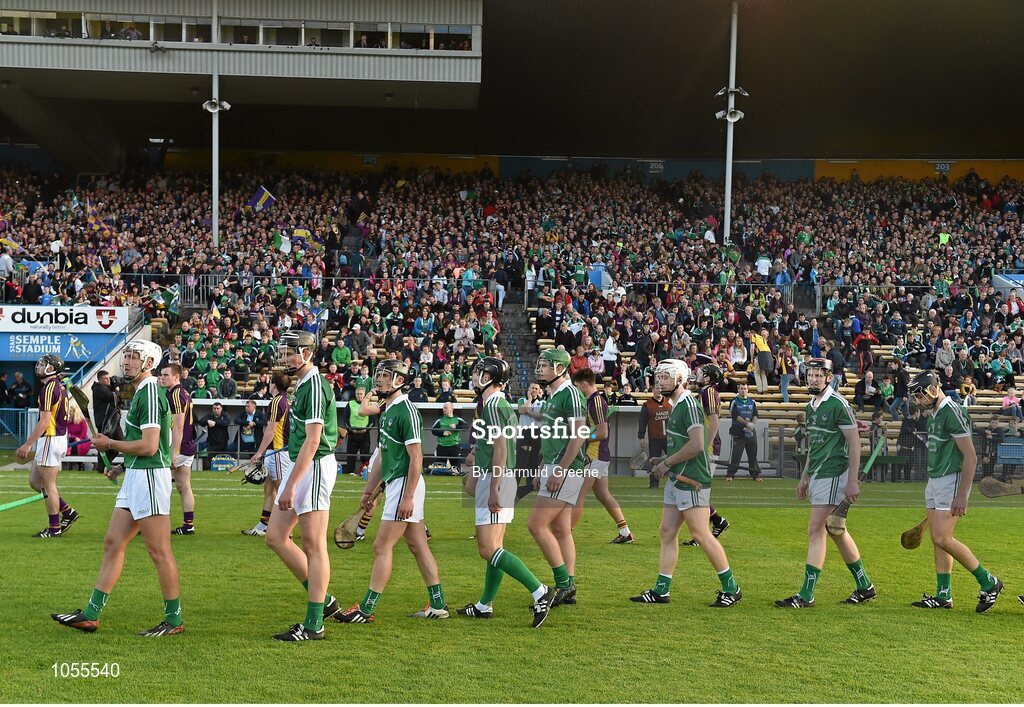 12 September 2015; The Limerick and Wexford teams during the traditional pre-match parade. Bord Gais Energy GAA Hurling All-Ireland U21 Championship Final, Limerick v Wexford, Semple Stadium, Thurles, Co. Tipperary. Picture credit: Diarmuid Greene / SPORTSFILE