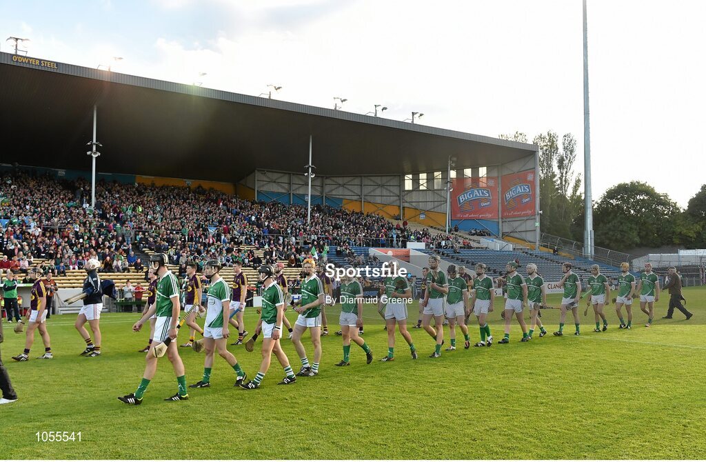 12 September 2015; The Limerick and Wexford teams during the traditional pre-match parade. Bord Gais Energy GAA Hurling All-Ireland U21 Championship Final, Limerick v Wexford, Semple Stadium, Thurles, Co. Tipperary. Picture credit: Diarmuid Greene / SPORTSFILE