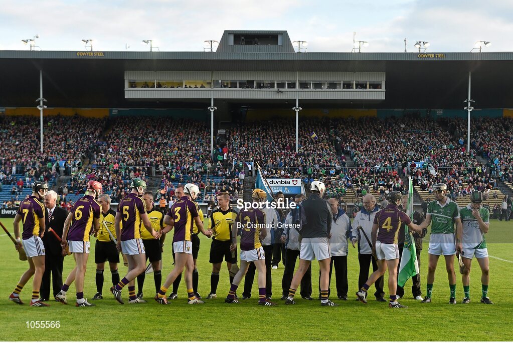 12 September 2015; Wexford captain Eoin Conroy exchanges a handshake with Limerick captain Diarmaid Byrnes during the respect handshake before the game. Bord Gais Energy GAA Hurling All-Ireland U21 Championship Final, Limerick v Wexford, Semple Stadium, Thurles, Co. Tipperary. Picture credit: Diarmuid Greene / SPORTSFILE