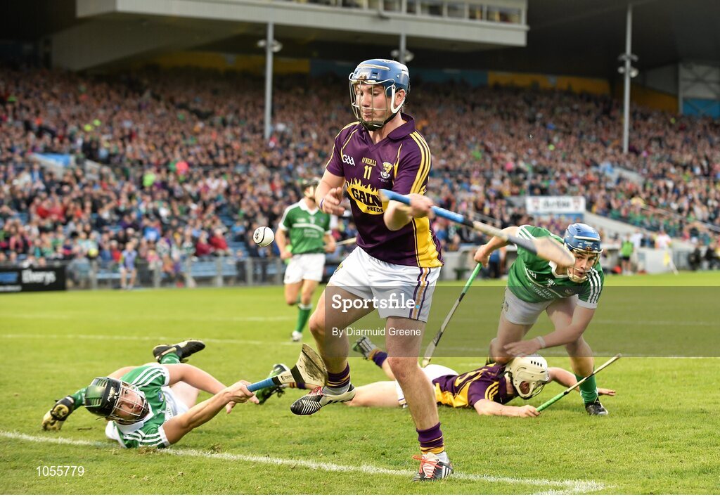 12 September 2015; Kevin Foley, Wexford, shoots past Limerick goalkeeper David McCarthy to score a goal which was subsequently disallowed. Bord Gais Energy GAA Hurling All-Ireland U21 Championship Final, Limerick v Wexford, Semple Stadium, Thurles, Co. Tipperary. Picture credit: Diarmuid Greene / SPORTSFILE