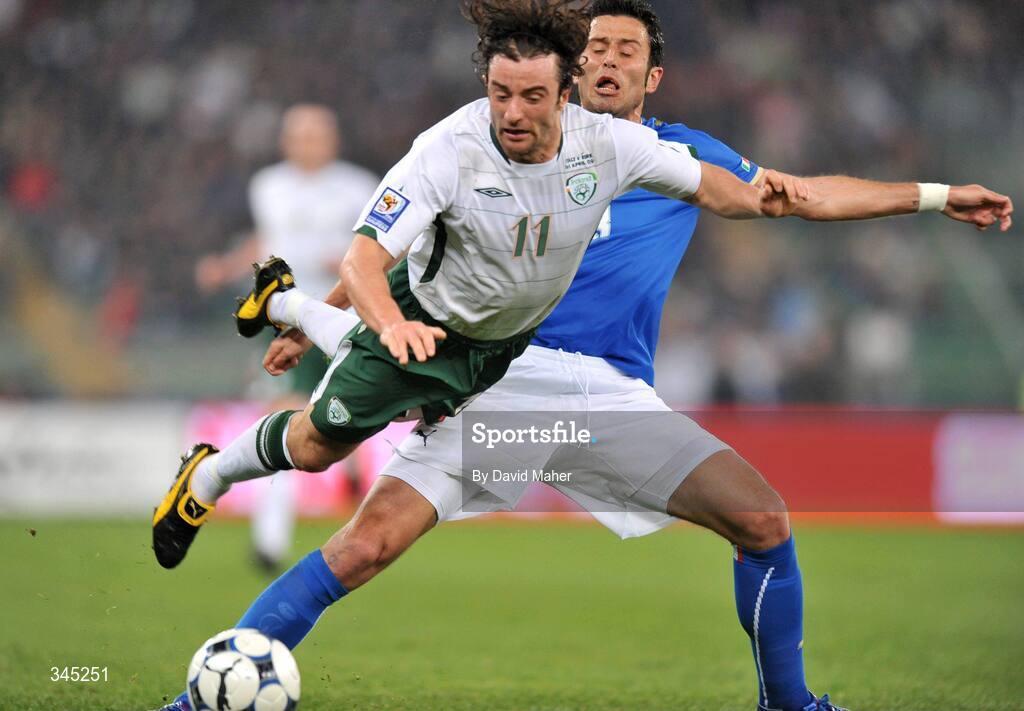 1 April 2009; Stephen Hunt, Republic of Ireland, in action against Fabio Grosso, Italy. 2010 FIFA World Cup Qualifier, Italy v Republic of Ireland, San Nicola Stadium, Bari, Italy. Picture credit: David Maher / SPORTSFILE