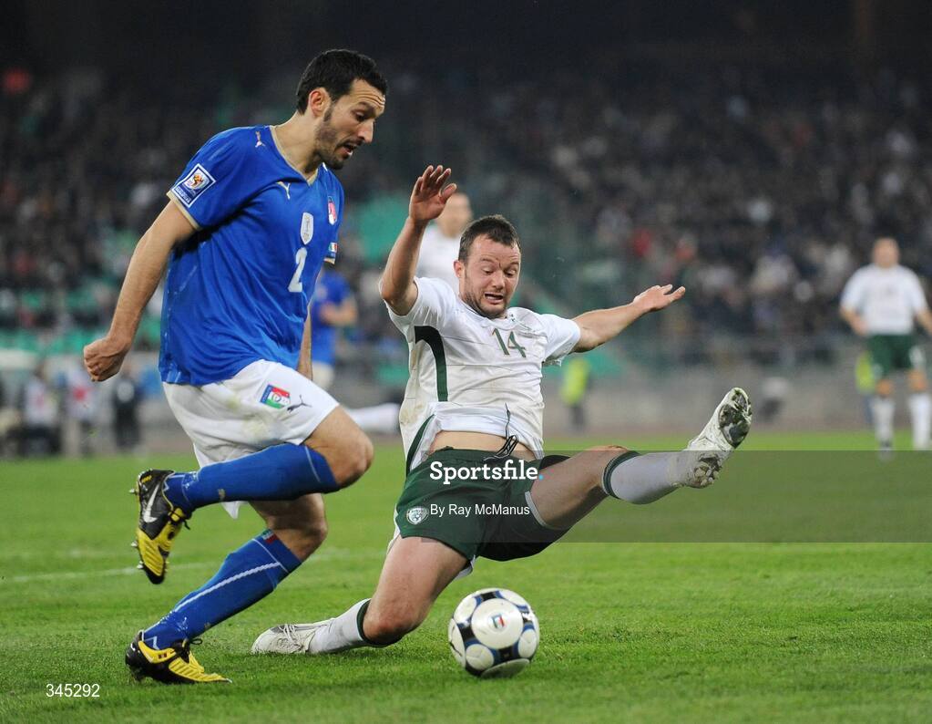 1 April 2009; Noel Hunt, Republic of Ireland, in action against Gianluca Zambrotta, Italy. 2010 FIFA World Cup Qualifier, Italy v Republic of Ireland, San Nicola Stadium, Bari, Italy. Picture credit: Ray McManus / SPORTSFILE