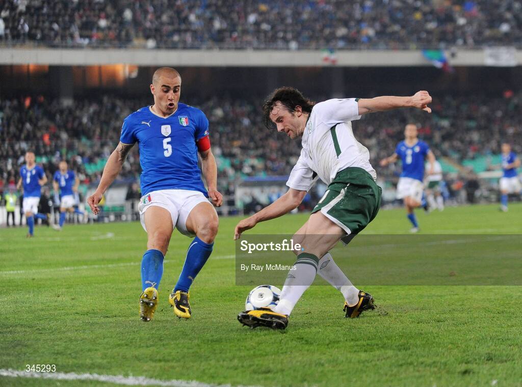 1 April 2009; Stephen Hunt, Republic of Ireland, in action against the Italy captain Fabio Cannavaro. 2010 FIFA World Cup Qualifier, Italy v Republic of Ireland, San Nicola Stadium, Bari, Italy. Picture credit: Ray McManus / SPORTSFILE