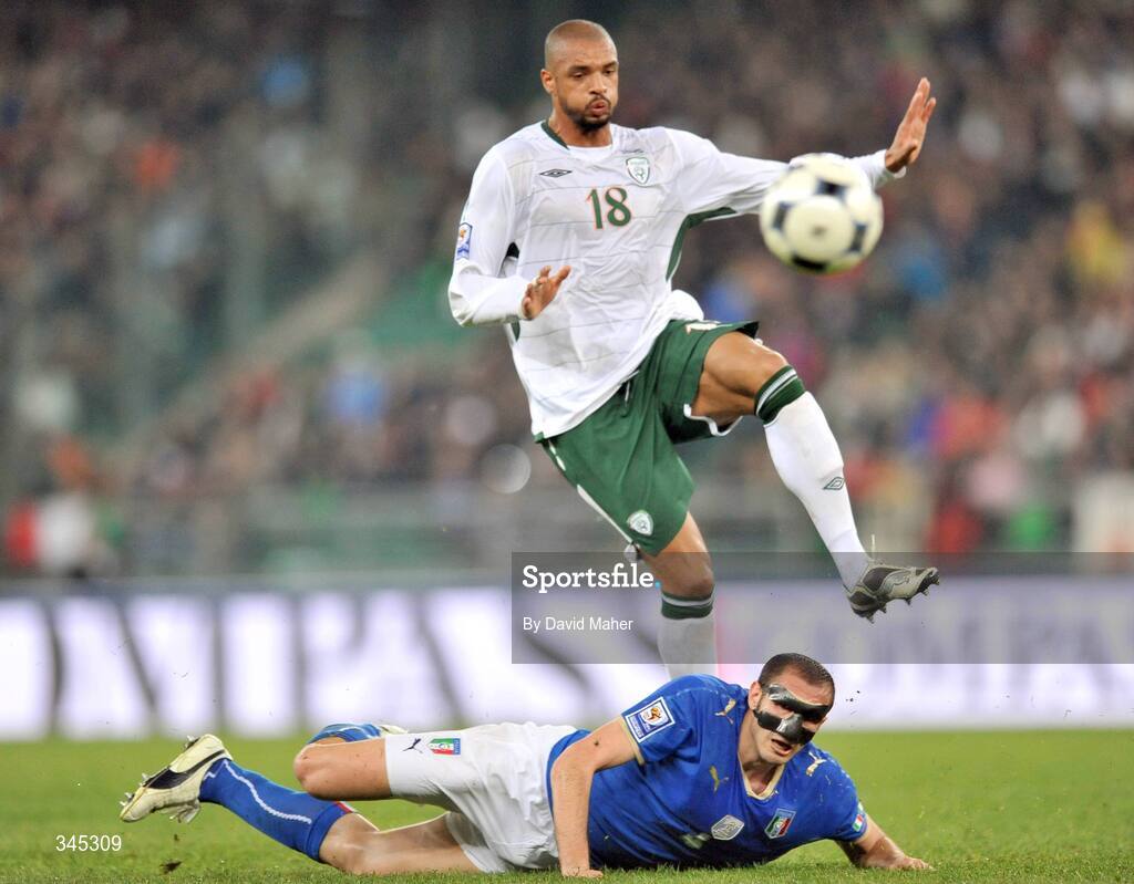 1 April 2009; Caleb Folan, Republic of Ireland, in action against Giorgio Chiellini, Italy. 2010 FIFA World Cup Qualifier, Italy v Republic of Ireland, San Nicola Stadium, Bari, Italy. Picture credit: David Maher / SPORTSFILE