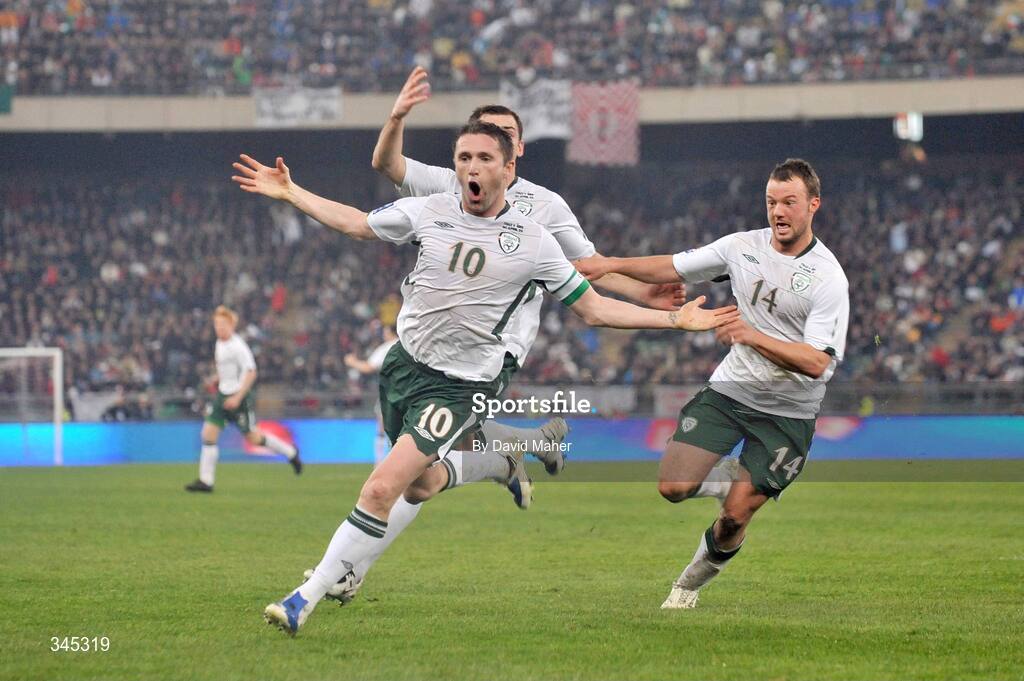 1 April 2009; Robbie Keane, Republic of Ireland, celebrates after scoring his sides first goal with team-mates Darron Gibson and Noel Hunt. 2010 FIFA World Cup Qualifier, Italy v Republic of Ireland, San Nicola Stadium, Bari, Italy. Picture credit: David Maher / SPORTSFILE