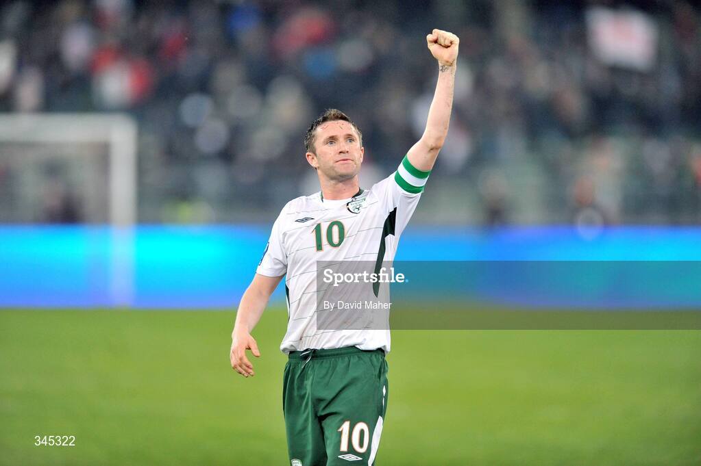 1 April 2009; Robbie Keane, Republic of Ireland, celebrates at the end of the game. 2010 FIFA World Cup Qualifier, Italy v Republic of Ireland, San Nicola Stadium, Bari, Italy. Picture credit: David Maher / SPORTSFILE