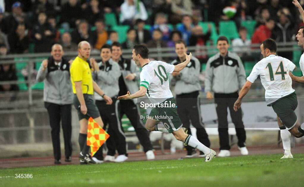 1 April 2009; Robbie Keane, left, and Noel Hunt celebrate the Republic of Ireland goal. 2010 FIFA World Cup Qualifier, Italy v Republic of Ireland, San Nicola Stadium, Bari, Italy. Picture credit: Ray McManus / SPORTSFILE
