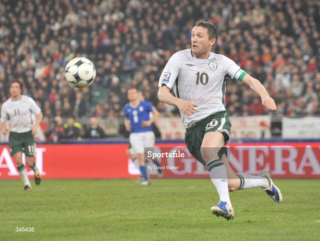 1 April 2009; Robbie Keane, Republic of Ireland. 2010 FIFA World Cup Qualifier, Italy v Republic of Ireland, San Nicola Stadium, Bari, Italy. Picture credit: David Maher / SPORTSFILE