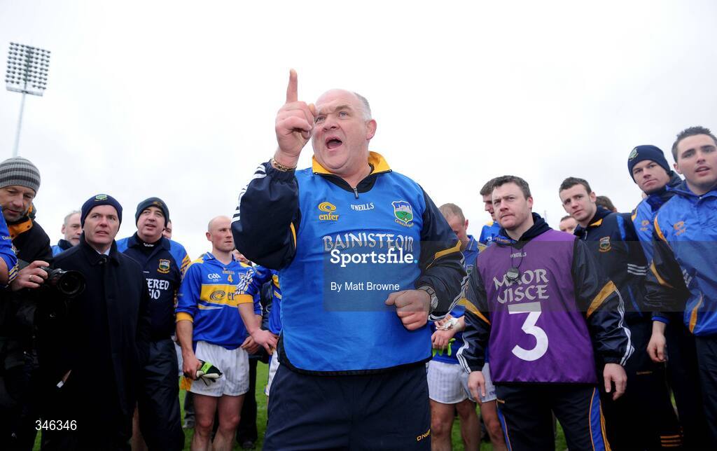 29 March 2009; Tipperary manager John Evans talks to his players after the game. Allianz GAA NFL Division 3, Round 6, Tipperary v Louth, Semple Stadium, Thurles, Co. Tipperary. Picture credit: Matt Browne / SPORTSFILE