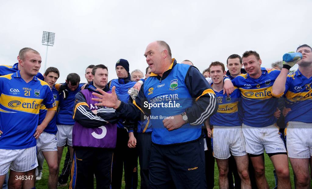 29 March 2009; Tipperary manager John Evans talks to his players after the game. Allianz GAA NFL Division 3, Round 6, Tipperary v Louth, Semple Stadium, Thurles, Co. Tipperary. Picture credit: Matt Browne / SPORTSFILE
